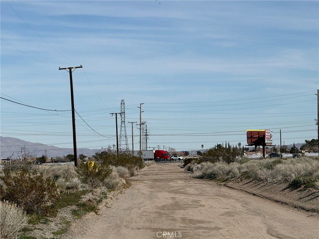 Image 8 of property listing at 13290 Smoketree Street, Victorville, CA 92392