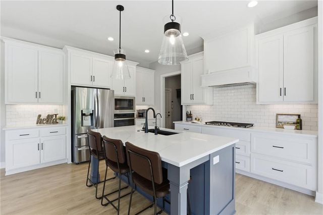 25189 W 141st Terrace, Olathe, KS 66061