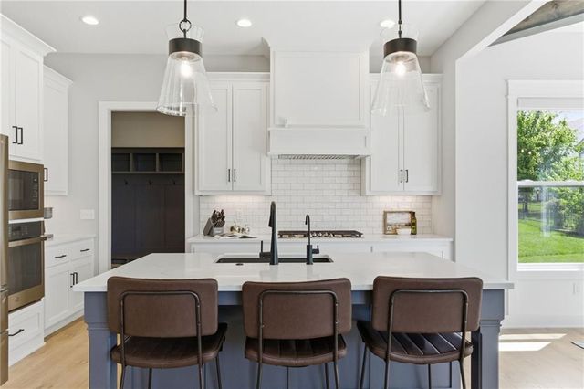 25189 W 141st Terrace, Olathe, KS 66061