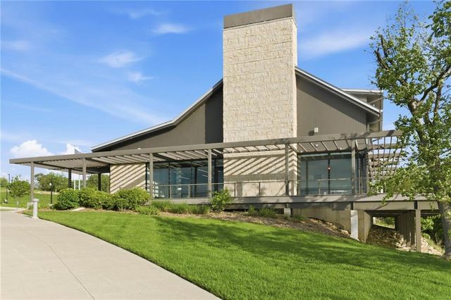 25189 W 141st Terrace, Olathe, KS 66061