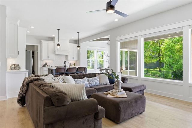 25189 W 141st Terrace, Olathe, KS 66061