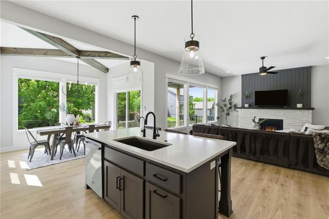 25189 W 141st Terrace, Olathe, KS 66061