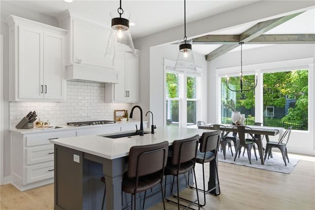 25189 W 141st Terrace, Olathe, KS 66061