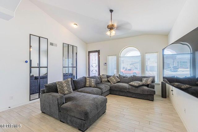 247 HERTS Way, El Paso, TX 79928