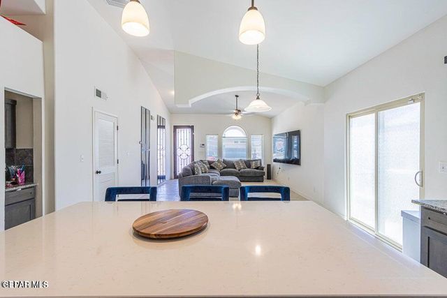 247 HERTS Way, El Paso, TX 79928
