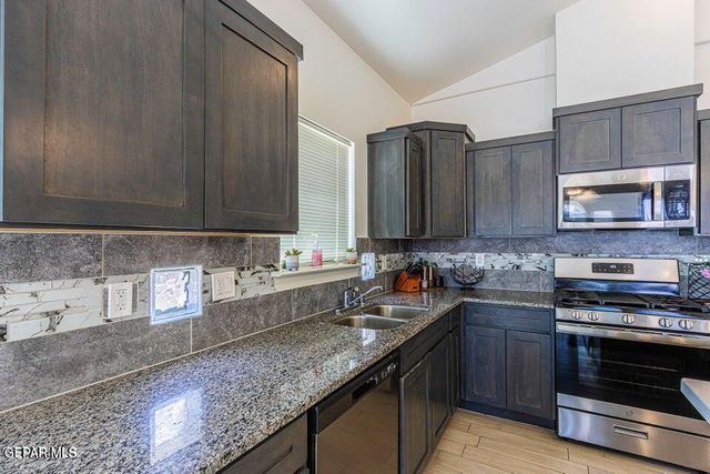 247 HERTS Way, El Paso, TX 79928