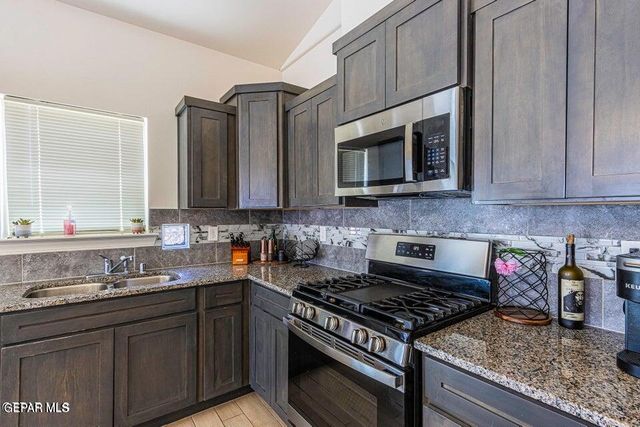 247 HERTS Way, El Paso, TX 79928