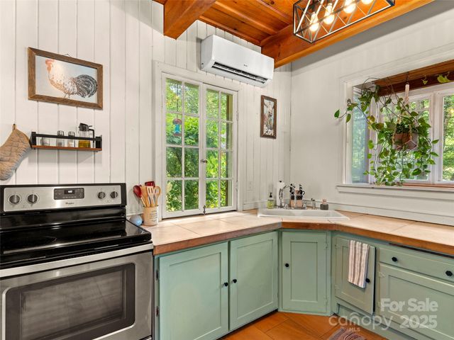 707 Miami Terrace, Hendersonville, NC 28791