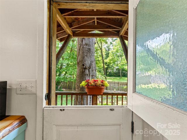 707 Miami Terrace, Hendersonville, NC 28791
