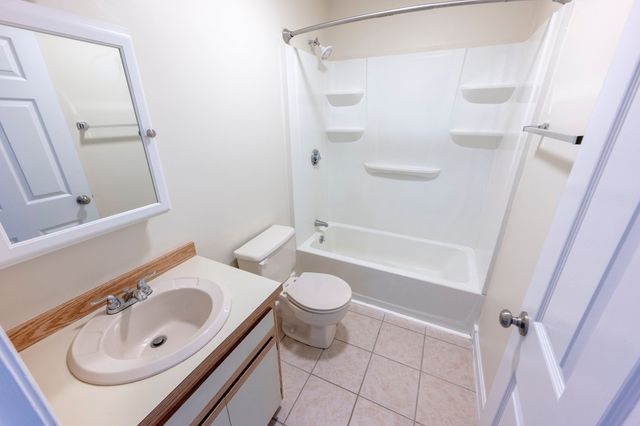 100 Merrimack Ave 53, Dracut, MA 01826