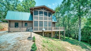 1227 Garland Dr, Hiawassee, GA 30546