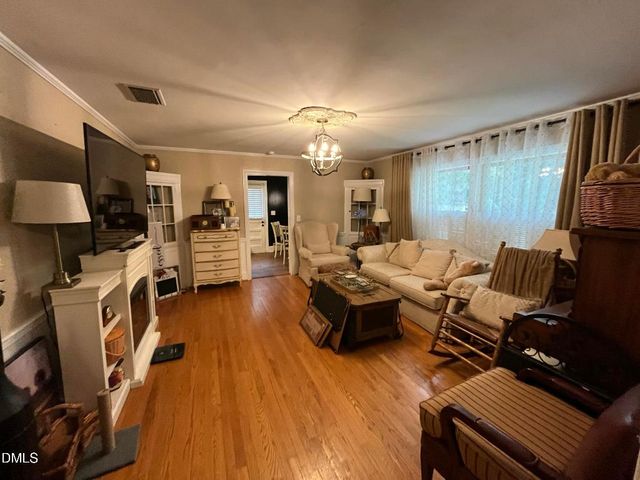 523 Wildwood Lane, Burlington, NC 27215