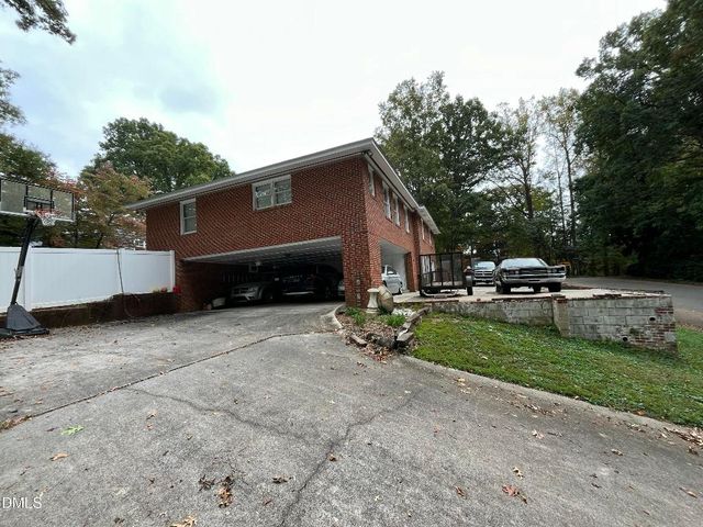 523 Wildwood Lane, Burlington, NC 27215