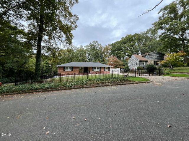 523 Wildwood Lane, Burlington, NC 27215