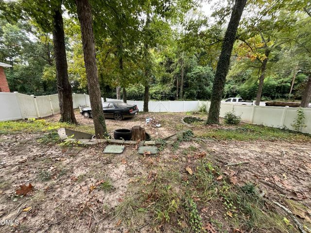 523 Wildwood Lane, Burlington, NC 27215