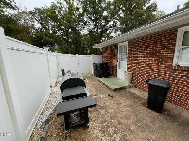 523 Wildwood Lane, Burlington, NC 27215