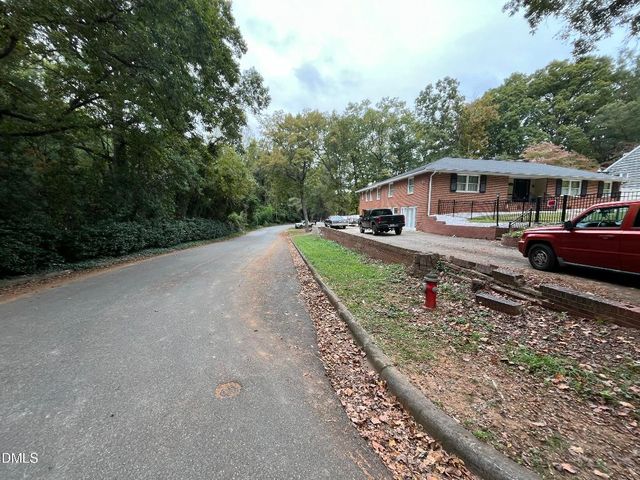 523 Wildwood Lane, Burlington, NC 27215