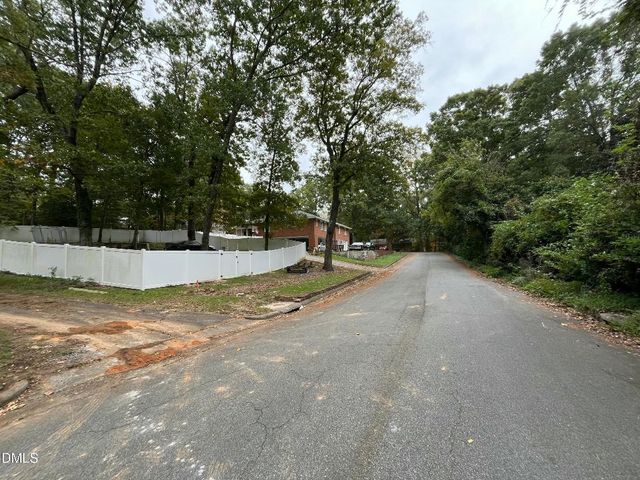 523 Wildwood Lane, Burlington, NC 27215