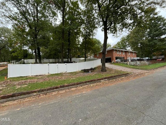 523 Wildwood Lane, Burlington, NC 27215