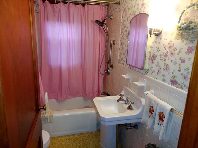11 Raymond Rd, Stoneham, MA 02180
