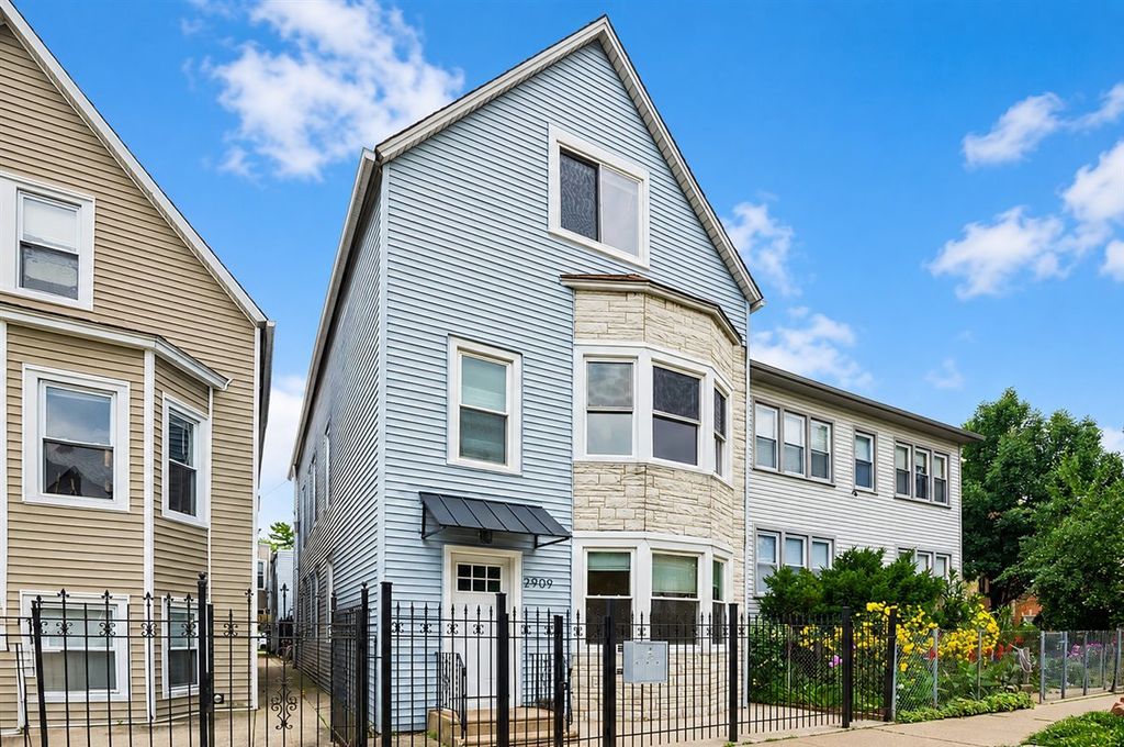 2909 N Ridgeway Avenue 2, Chicago, IL 60618