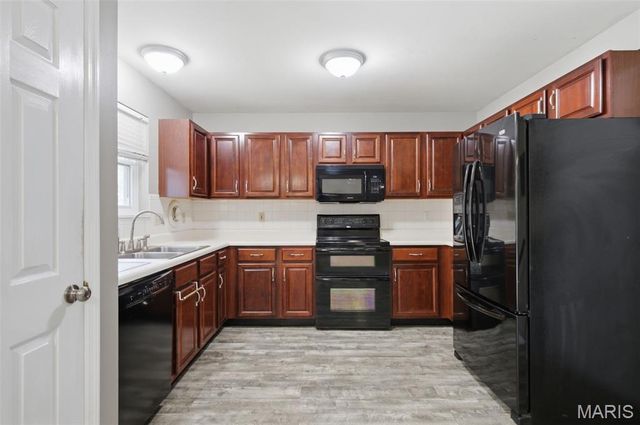 2021 Twin Fawns Court, St Peters, MO 63376