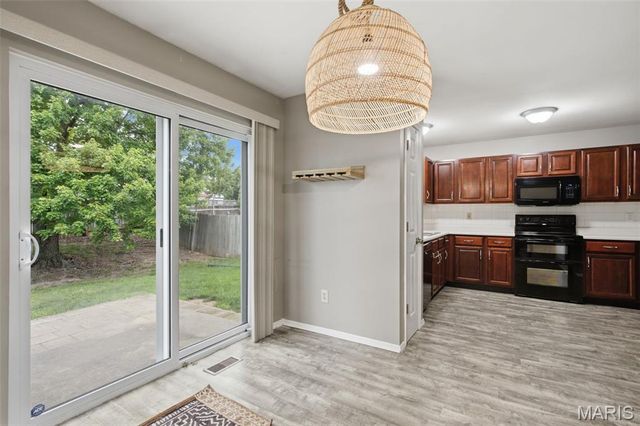 2021 Twin Fawns Court, St Peters, MO 63376