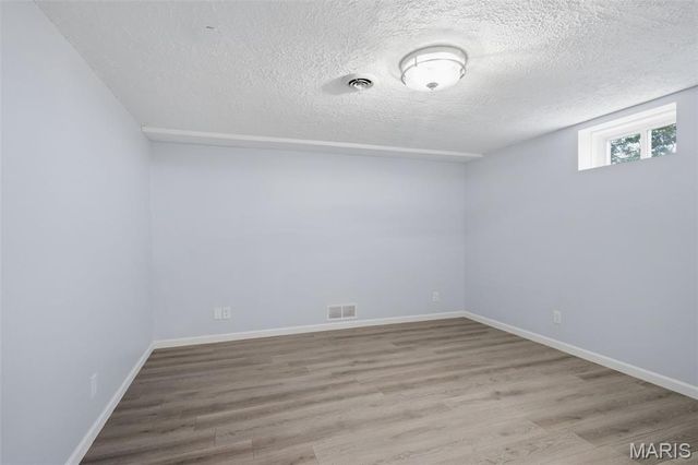 2021 Twin Fawns Court, St Peters, MO 63376
