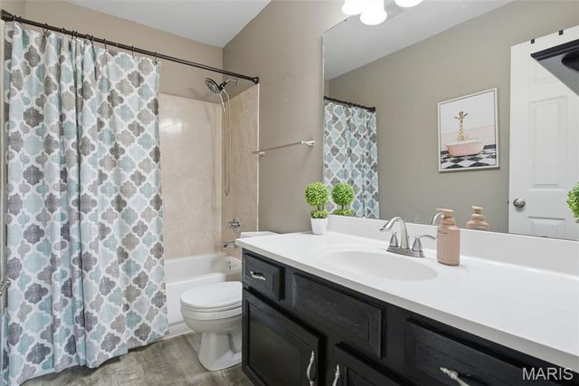 2021 Twin Fawns Court, St Peters, MO 63376