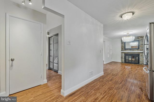 1107 TREESIDE LN, Herndon, VA 20170