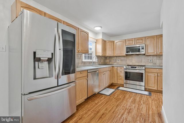1107 TREESIDE LN, Herndon, VA 20170