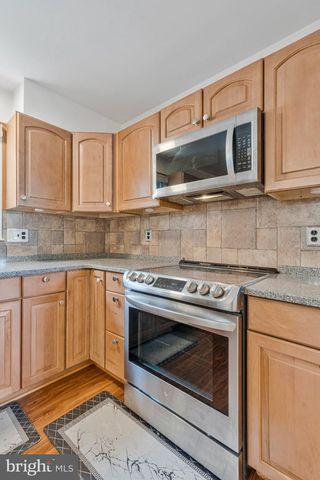 1107 TREESIDE LN, Herndon, VA 20170