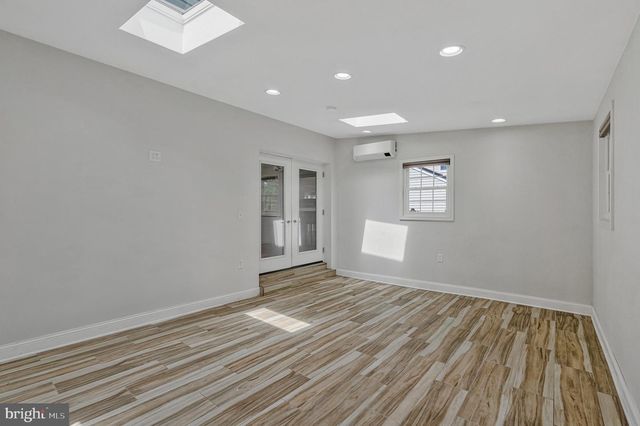 1107 TREESIDE LN, Herndon, VA 20170