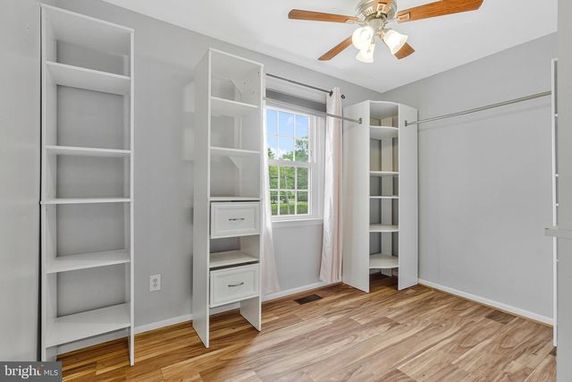 1107 TREESIDE LN, Herndon, VA 20170