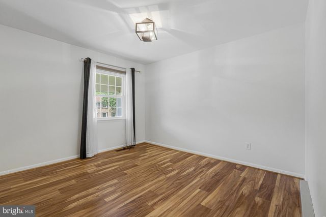 1107 TREESIDE LN, Herndon, VA 20170
