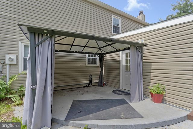1107 TREESIDE LN, Herndon, VA 20170