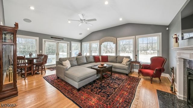 47 Colfax Dr, Pequannock Twp., NJ 07440