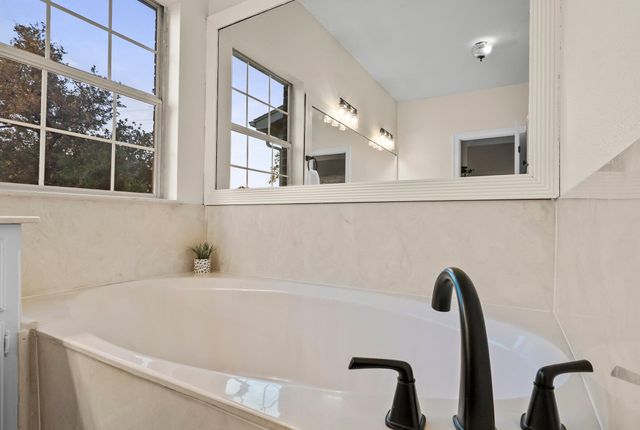 320 Woodland Oaks TRL, Buda, TX 78610