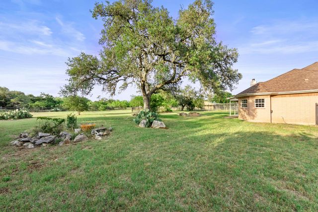 320 Woodland Oaks TRL, Buda, TX 78610