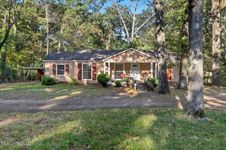 211 W Lakeview Drive, Clinton, MS 39056