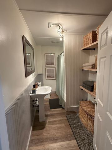 52 Chipaway Rd, Freetown, MA 02717