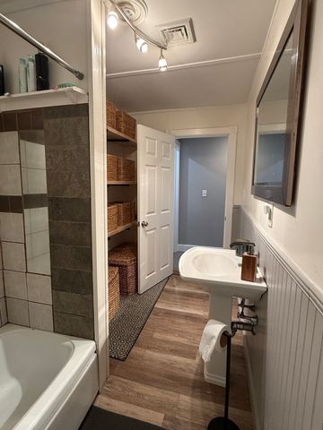 52 Chipaway Rd, Freetown, MA 02717