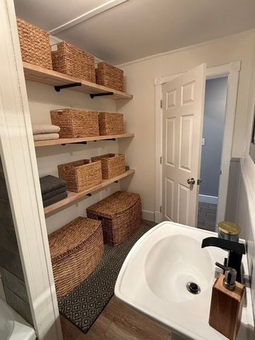 52 Chipaway Rd, Freetown, MA 02717