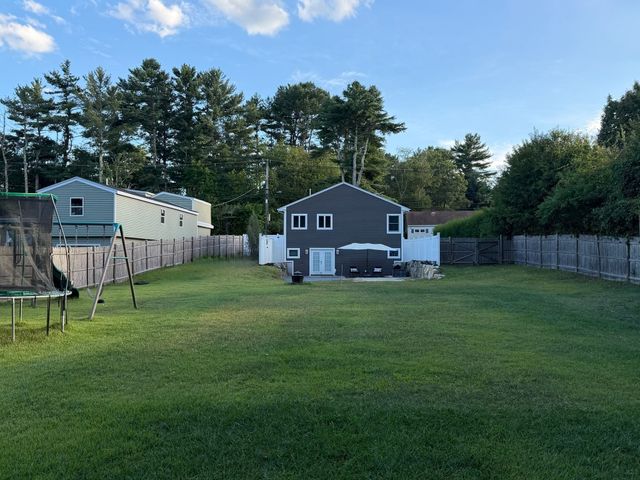 52 Chipaway Rd, Freetown, MA 02717