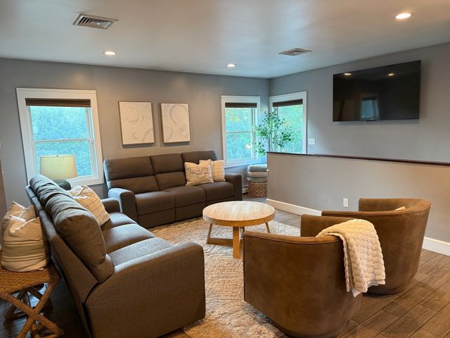 52 Chipaway Rd, Freetown, MA 02717