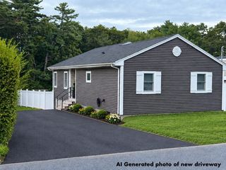 52 Chipaway Rd, Freetown, MA 02717