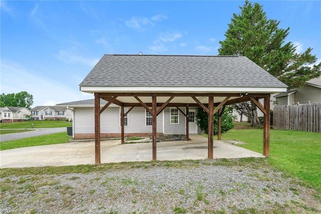 4875 Lance Ridge Lane, Winston-salem, NC 27127