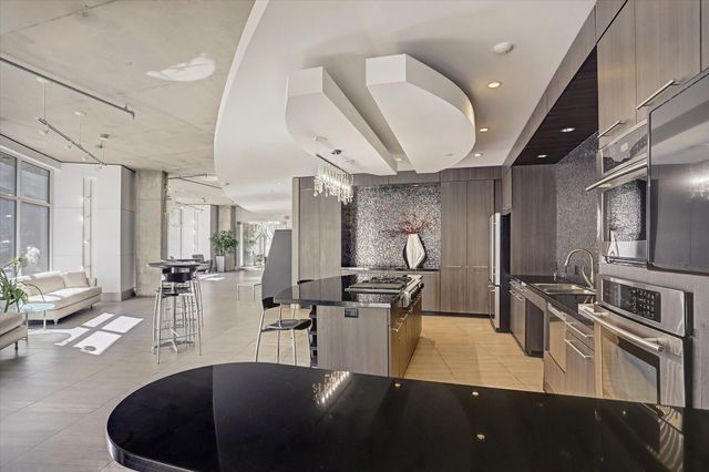 1901 Post Oak Boulevard 408, Houston, TX 77056