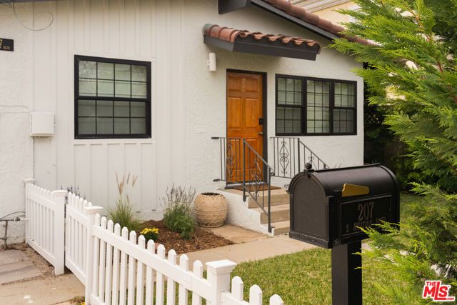 207 S Aviation Boulevard, Manhattan Beach, CA 90266