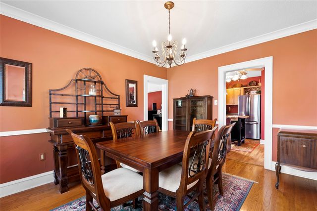 330 Crescent St SE, Cedar Rapids, IA 52403